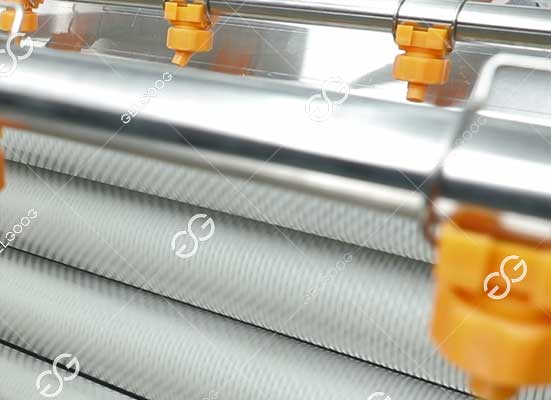 Zucchini brush cleaning machine