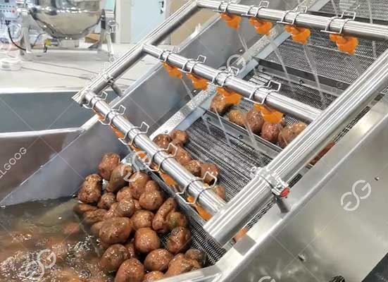 Potato feeding and soaking cleaning machine